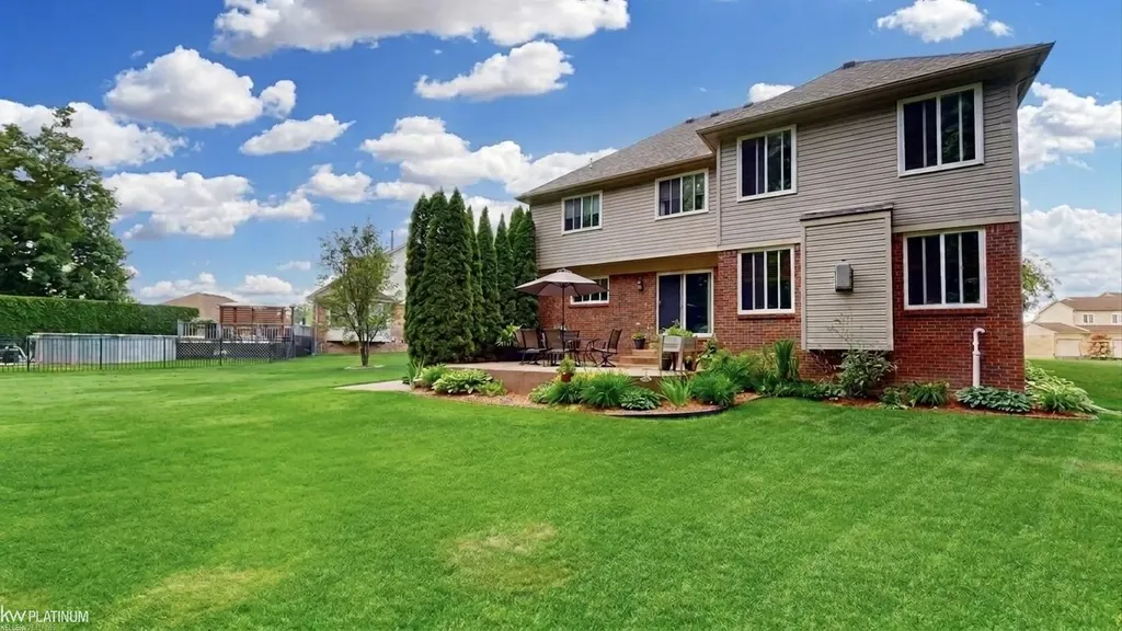 32134 Persimmon Lane Chesterfield Township MI 48047