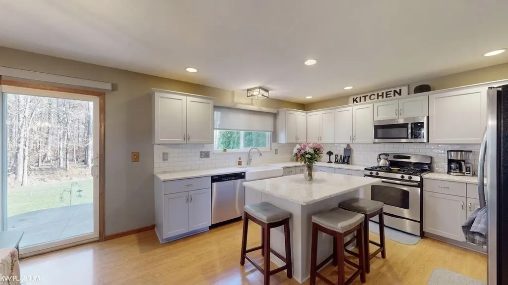 32134 Persimmon Lane Chesterfield Township MI 48047