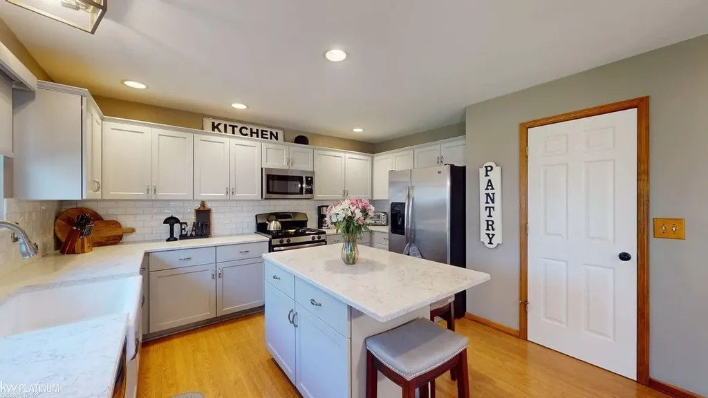 32134 Persimmon Lane Chesterfield Township MI 48047