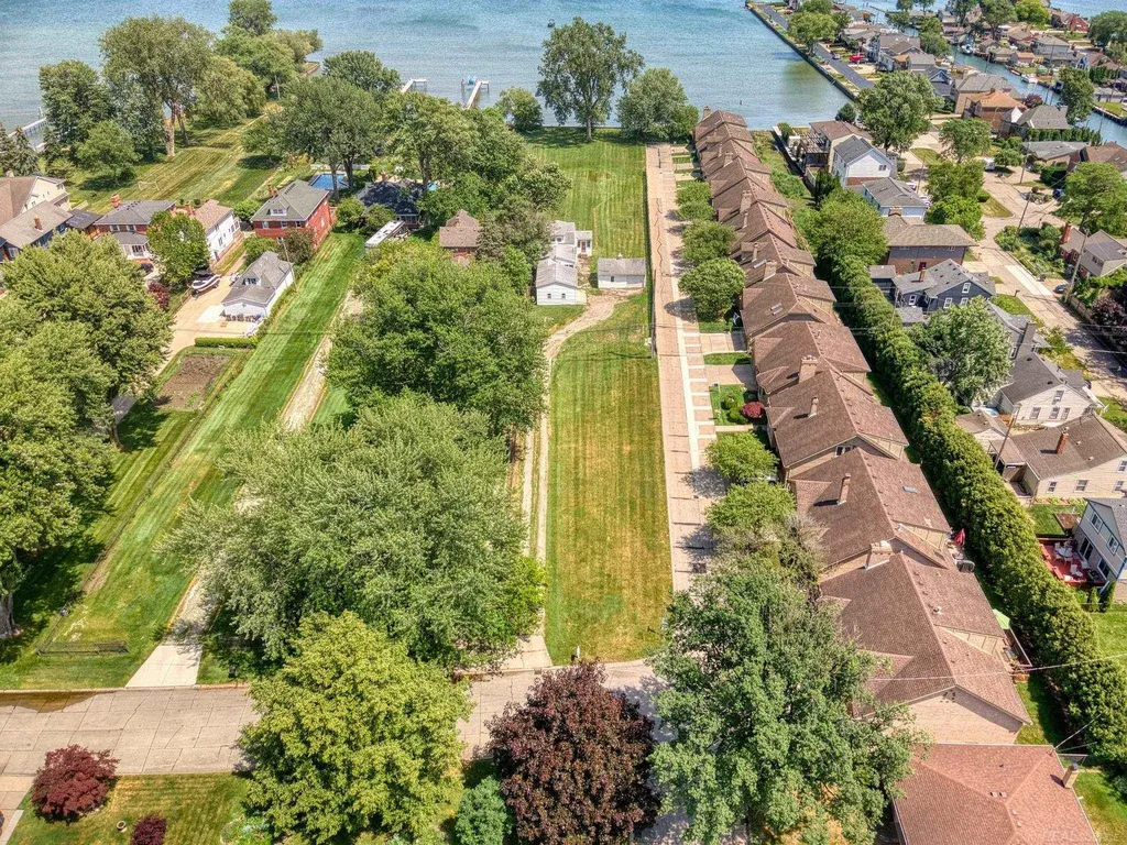 26800 Koerber Street St. Clair Shores City MI 48081