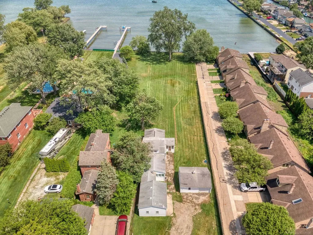 26800 Koerber Street St. Clair Shores City MI 48081