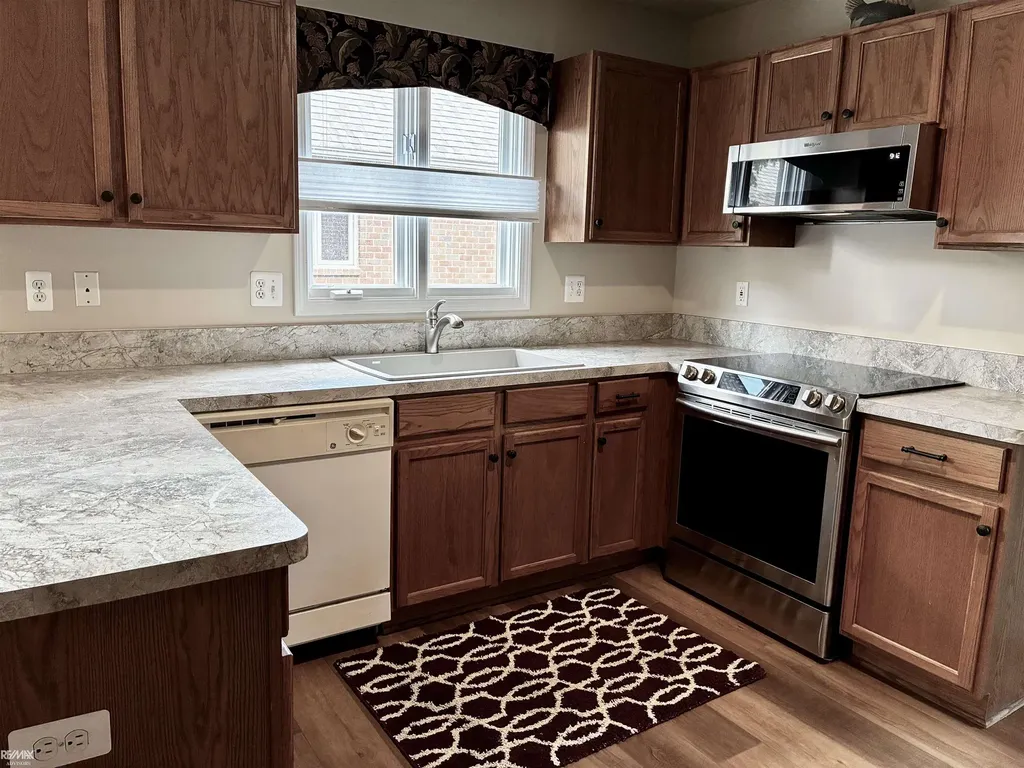 40135 Streamwood Court Sterling Heights City MI 48310