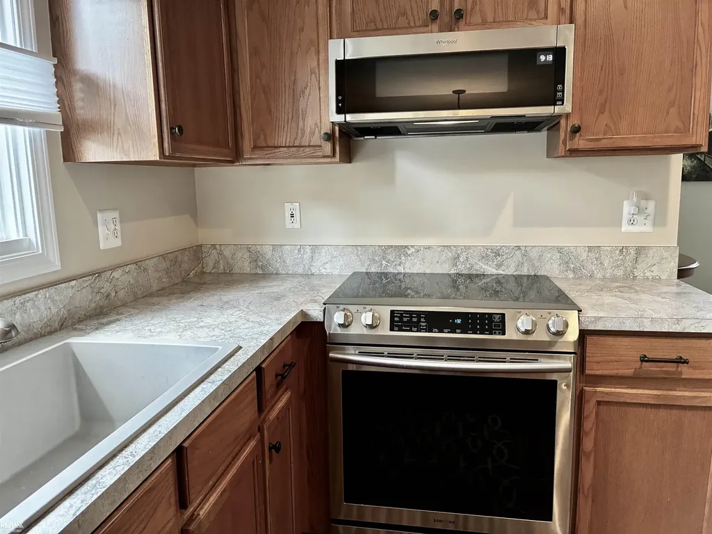 40135 Streamwood Court Sterling Heights City MI 48310