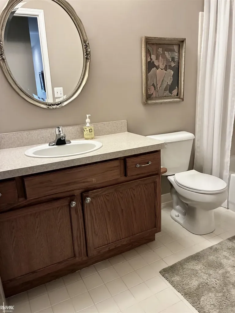 40135 Streamwood Court Sterling Heights City MI 48310