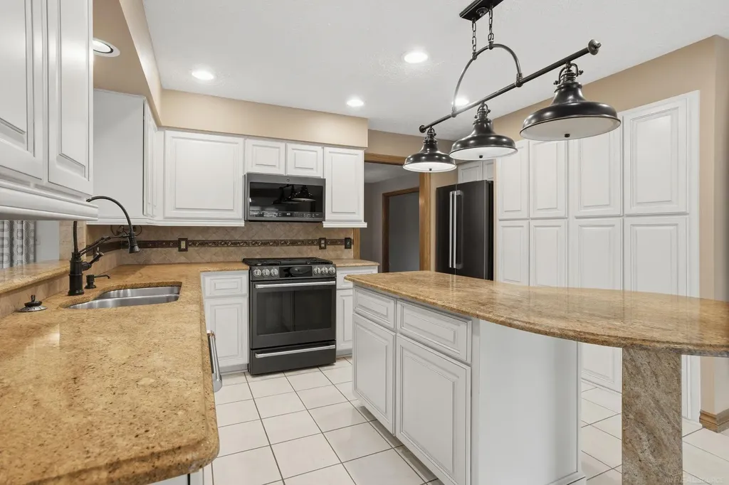14450 Knightsbridge Drive Shelby Charter Township MI 48315