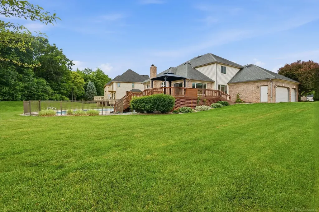 14450 Knightsbridge Drive Shelby Charter Township MI 48315