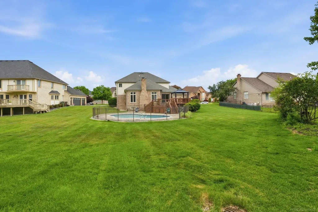 14450 Knightsbridge Drive Shelby Charter Township MI 48315