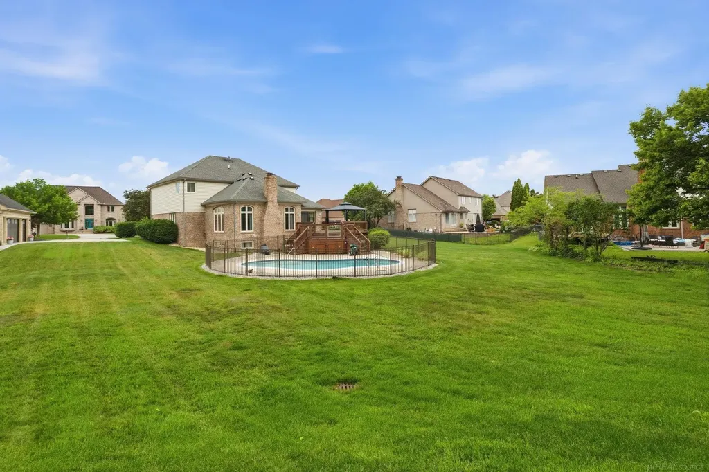 14450 Knightsbridge Drive Shelby Charter Township MI 48315