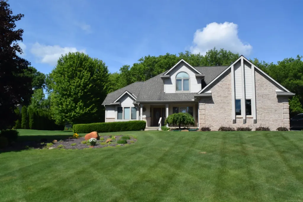 1037 Todd Court White Lake Charter Township MI 48383