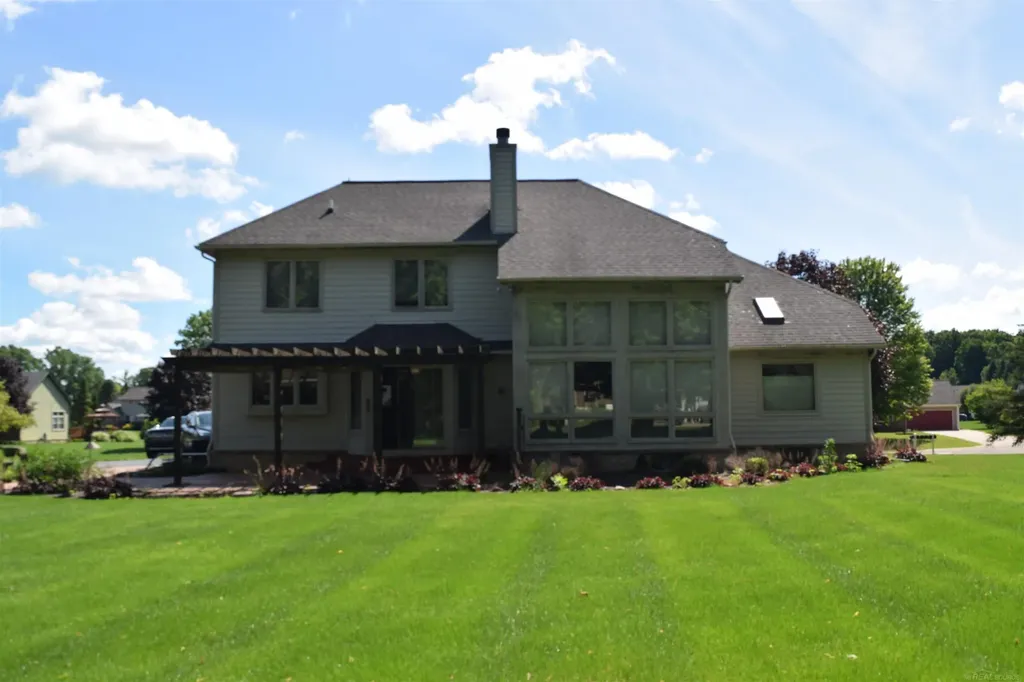 1037 Todd Court White Lake Charter Township MI 48383