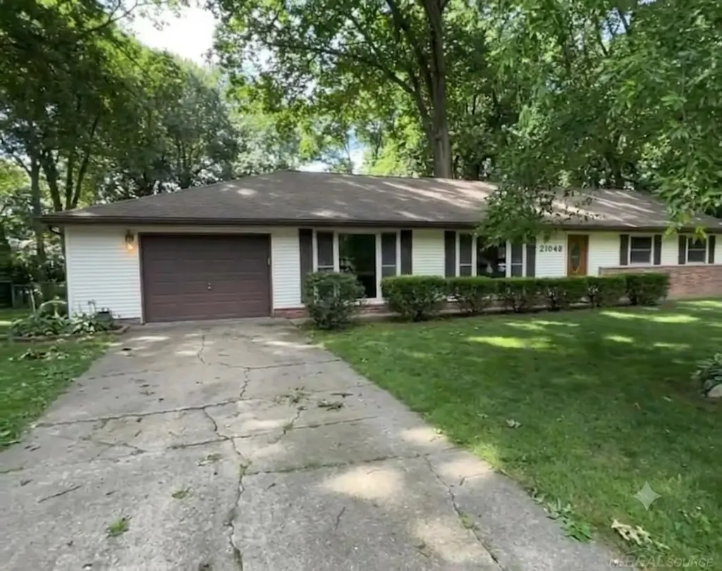 21940 Ulrich Street Clinton Charter Township MI 48036