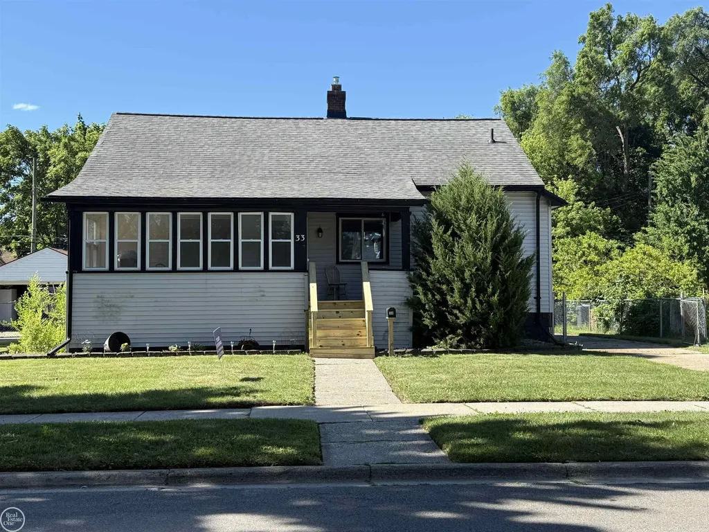 33 High Street Mt. Clemens City MI 48043