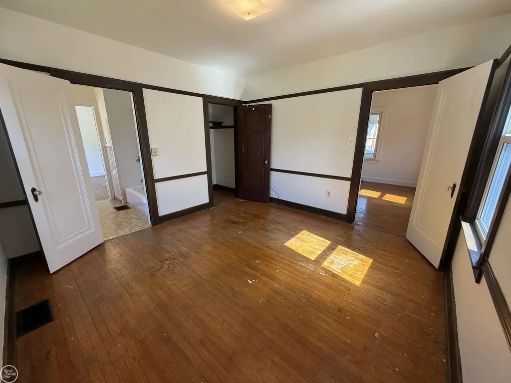 33 High Street Mt. Clemens City MI 48043