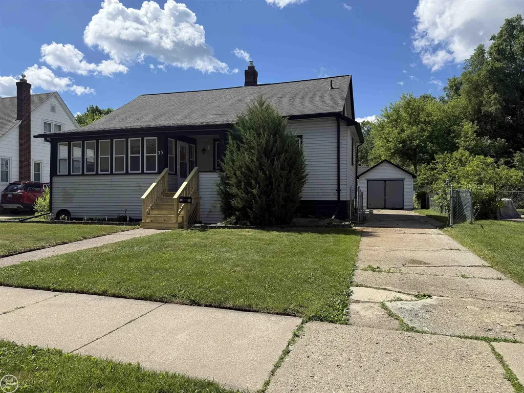 33 High Street Mt. Clemens City MI 48043