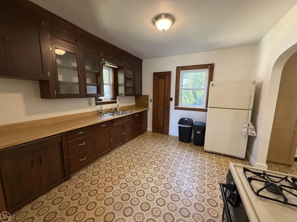 33 High Street Mt. Clemens City MI 48043
