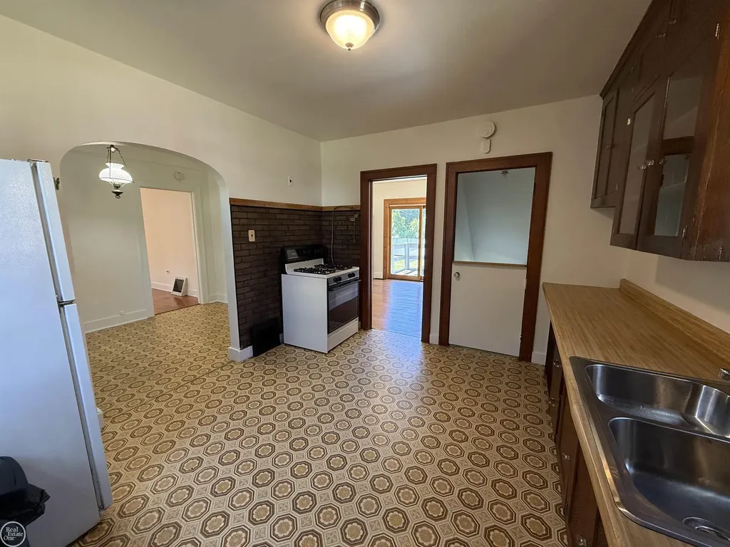 33 High Street Mt. Clemens City MI 48043