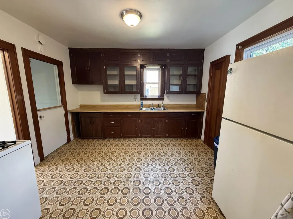 33 High Street Mt. Clemens City MI 48043