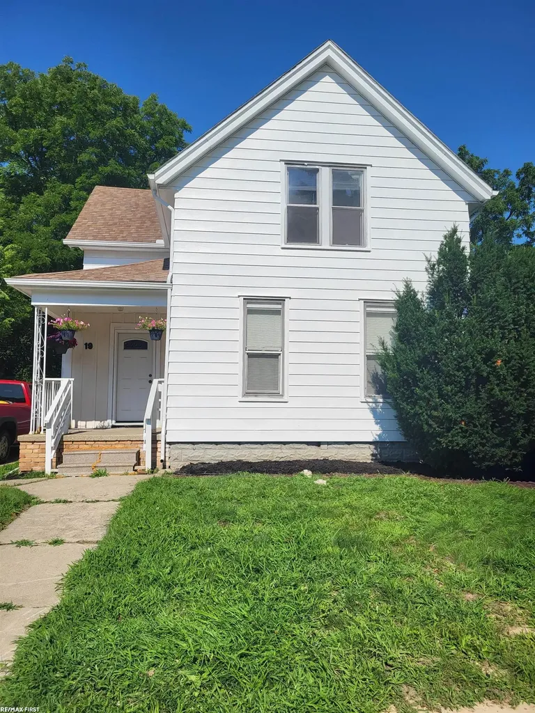 19 Washington Street Mt. Clemens City MI 48043