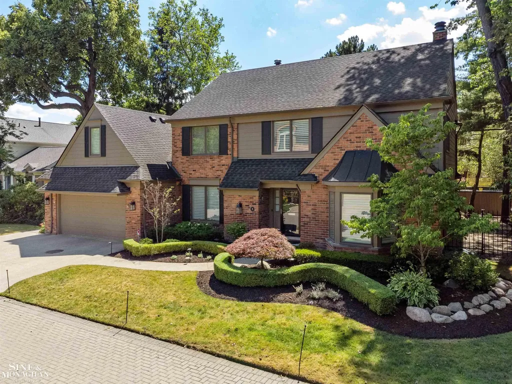 11 Sycamore Lane Grosse Pointe City MI 48230