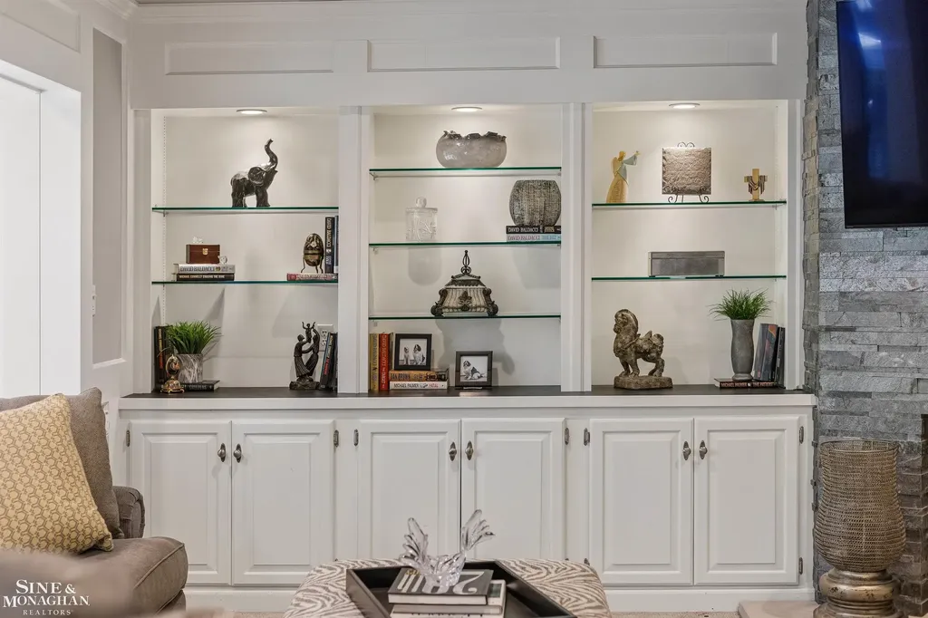 11 Sycamore Lane Grosse Pointe City MI 48230