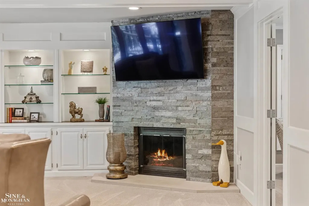 11 Sycamore Lane Grosse Pointe City MI 48230