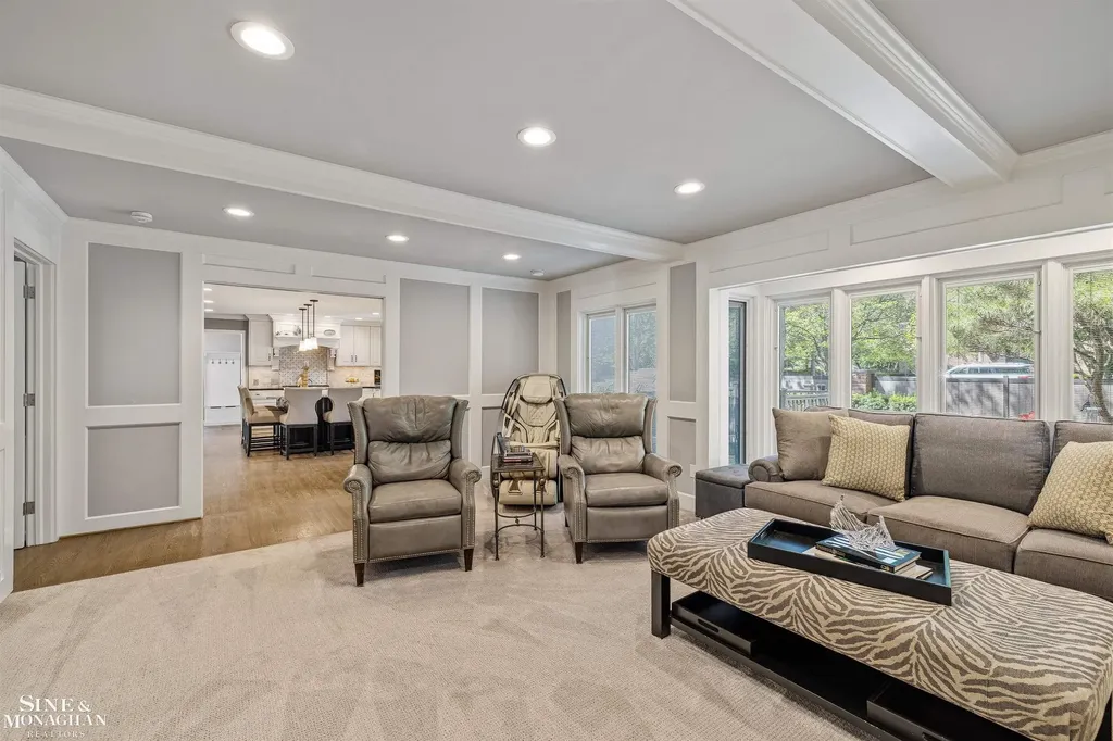11 Sycamore Lane Grosse Pointe City MI 48230