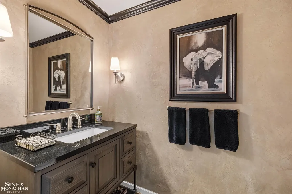 11 Sycamore Lane Grosse Pointe City MI 48230