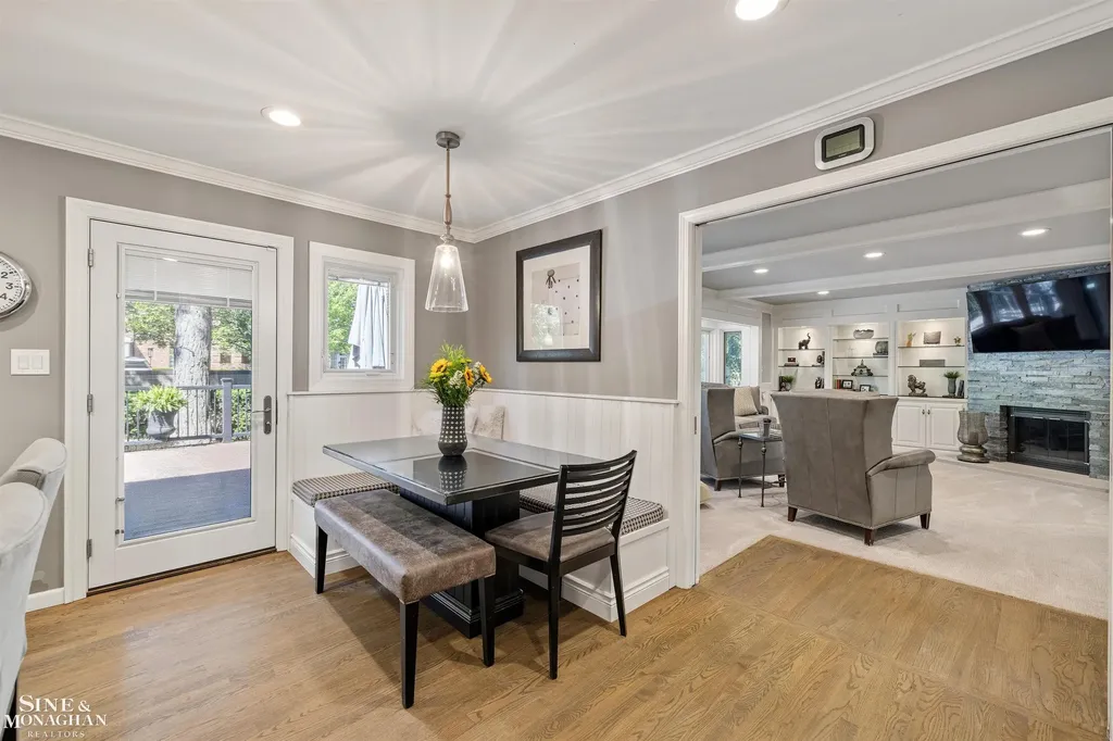 11 Sycamore Lane Grosse Pointe City MI 48230