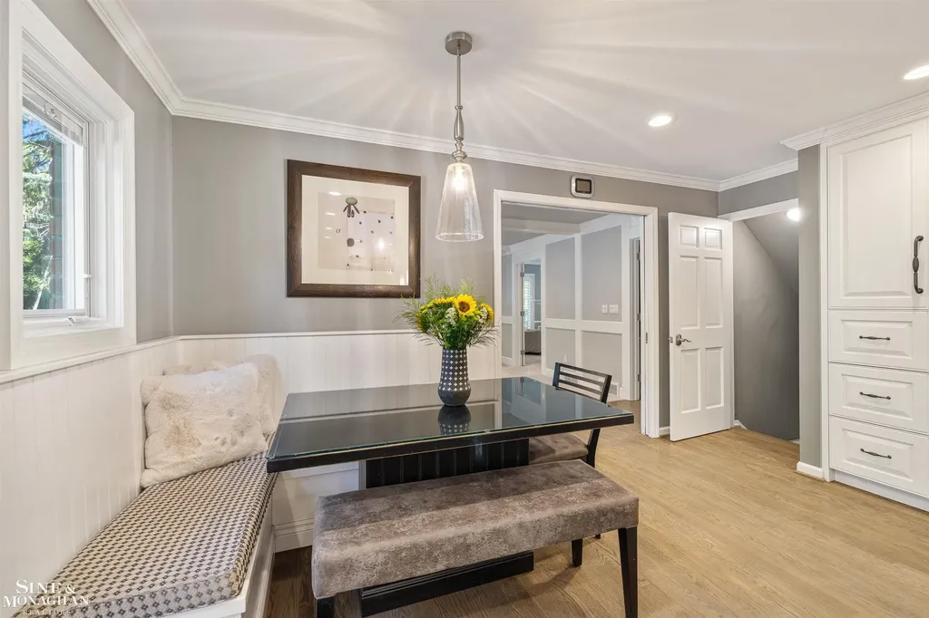 11 Sycamore Lane Grosse Pointe City MI 48230