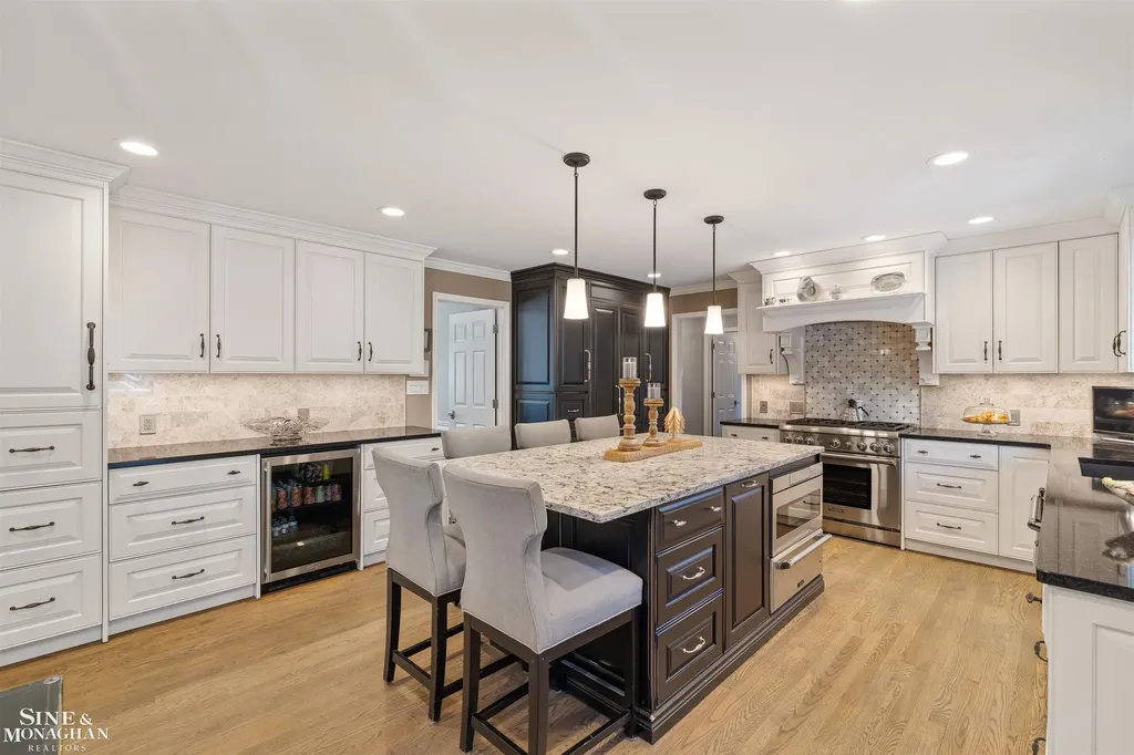 11 Sycamore Lane Grosse Pointe City MI 48230