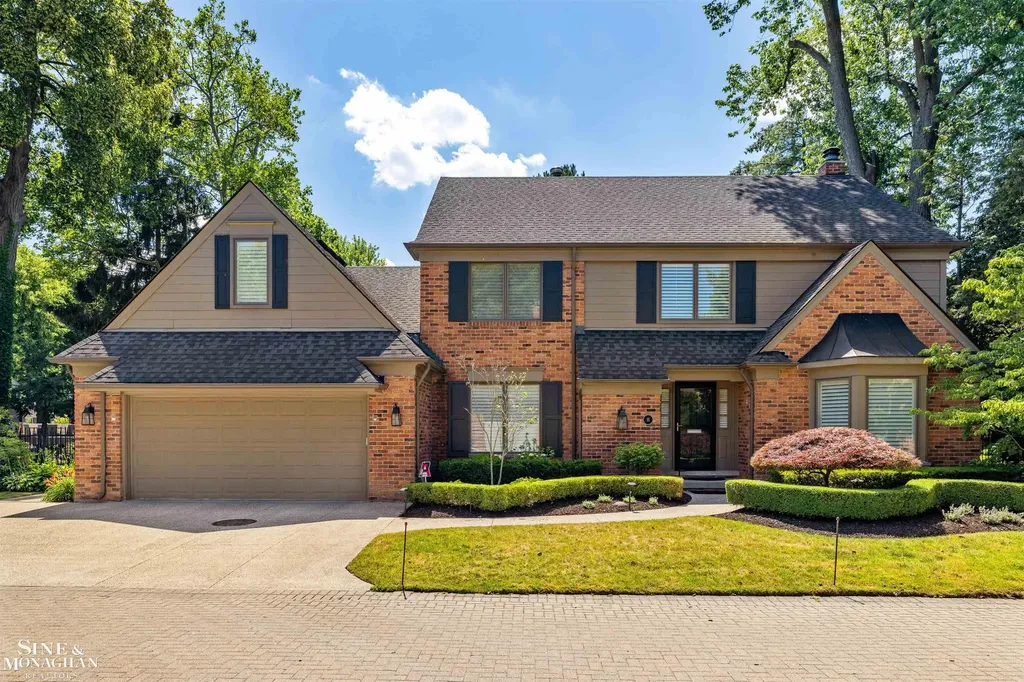 11 Sycamore Lane Grosse Pointe City MI 48230