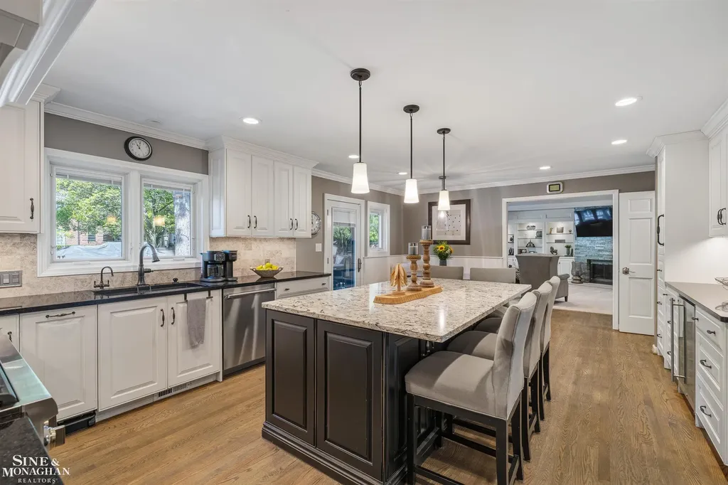 11 Sycamore Lane Grosse Pointe City MI 48230