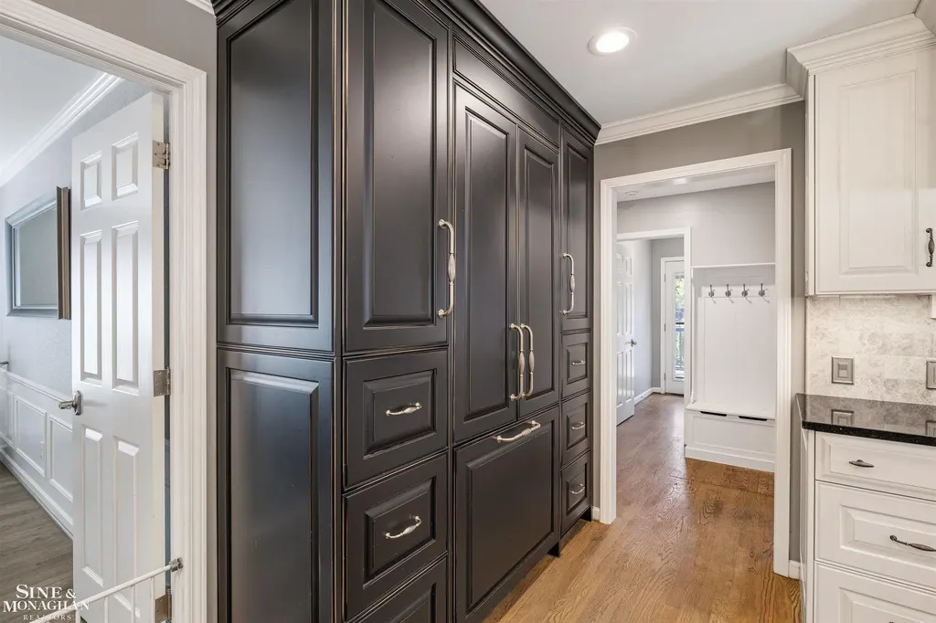 11 Sycamore Lane Grosse Pointe City MI 48230