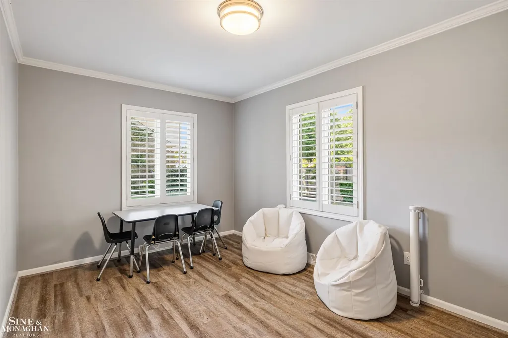 11 Sycamore Lane Grosse Pointe City MI 48230