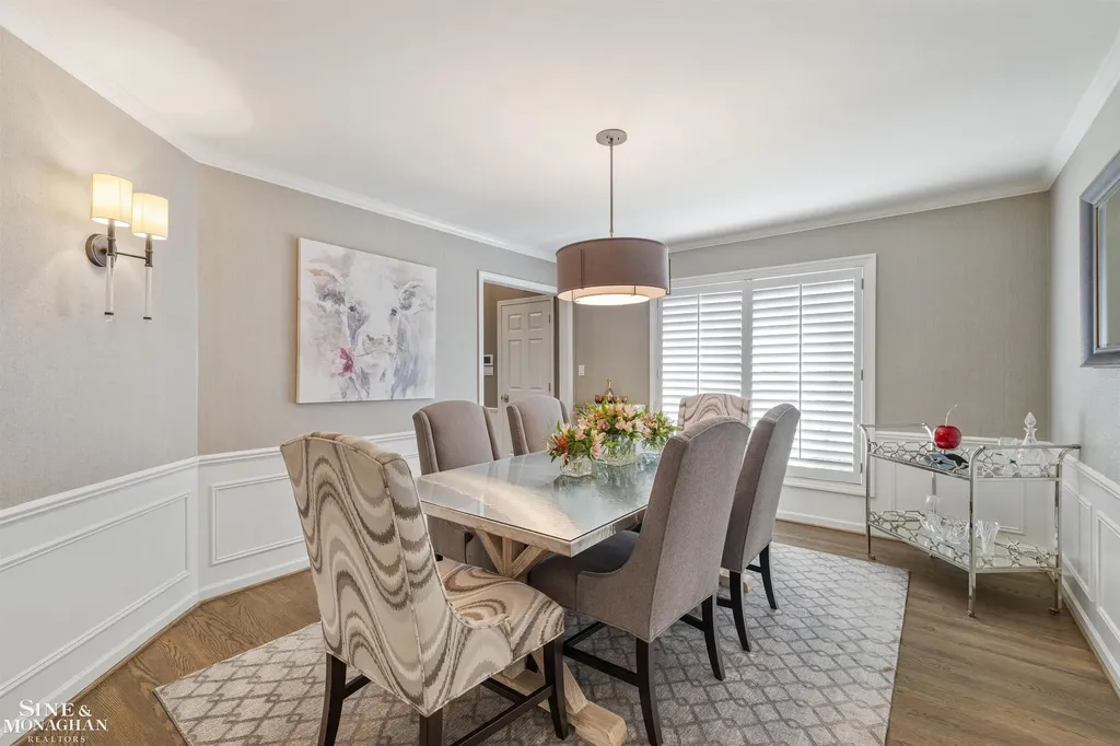 11 Sycamore Lane Grosse Pointe City MI 48230