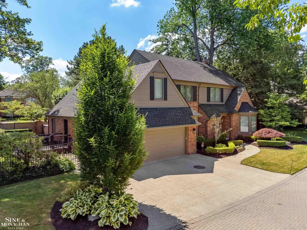 11 Sycamore Lane Grosse Pointe City MI 48230