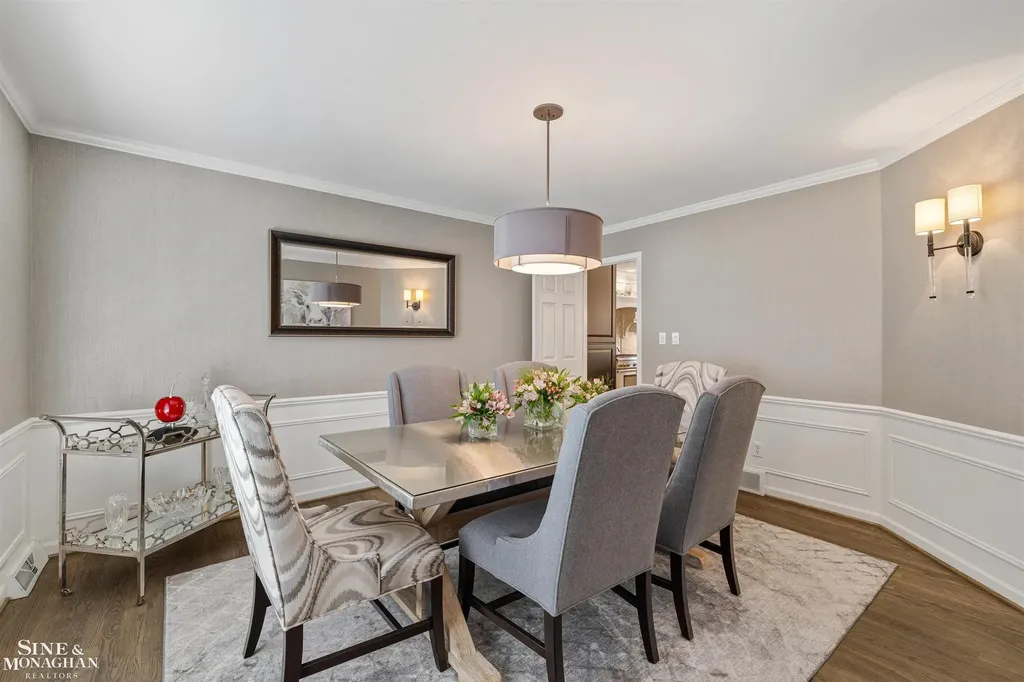 11 Sycamore Lane Grosse Pointe City MI 48230