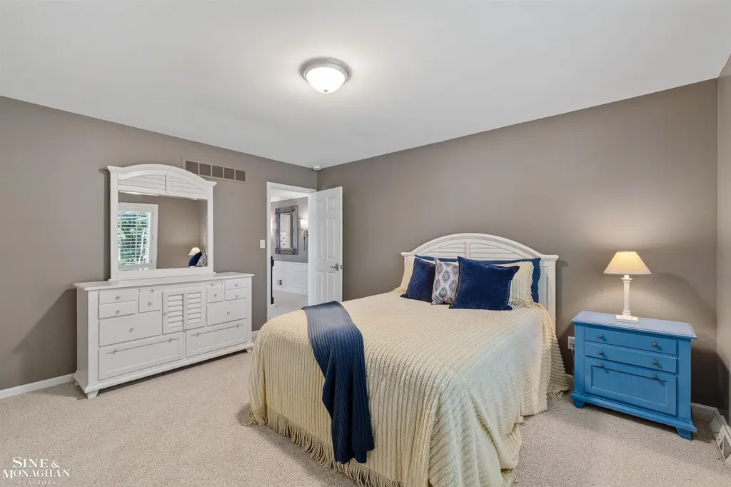 11 Sycamore Lane Grosse Pointe City MI 48230