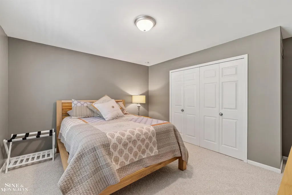 11 Sycamore Lane Grosse Pointe City MI 48230