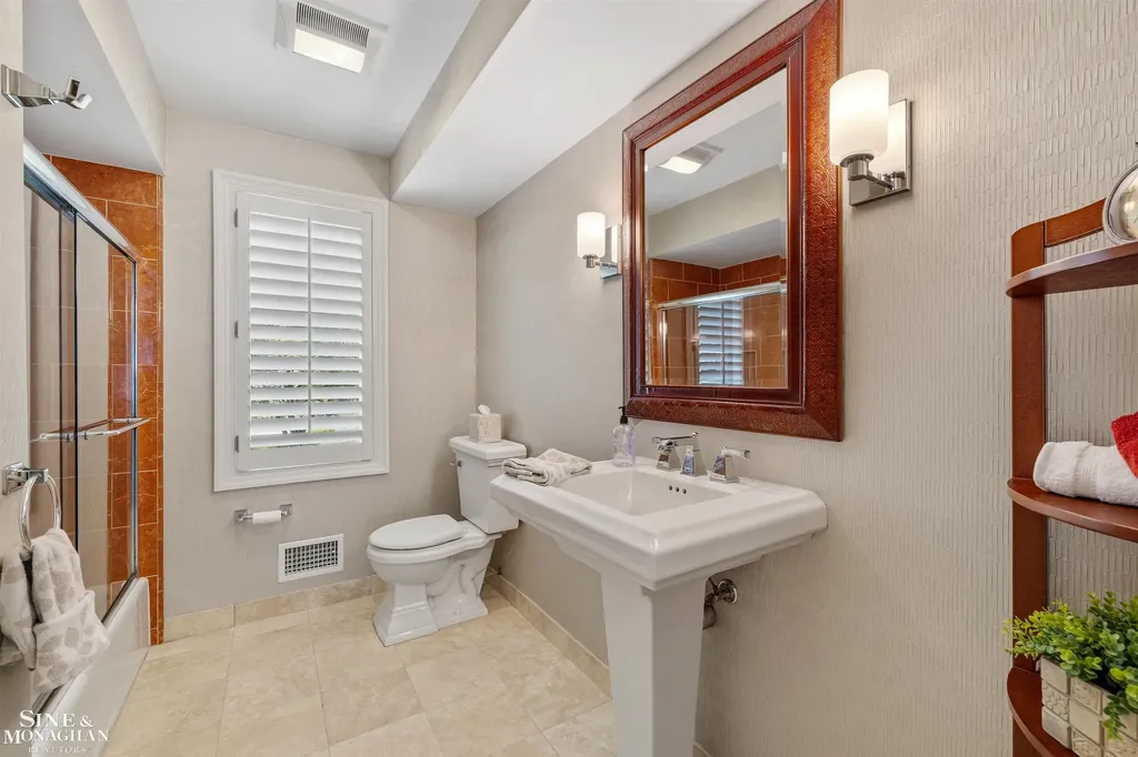 11 Sycamore Lane Grosse Pointe City MI 48230