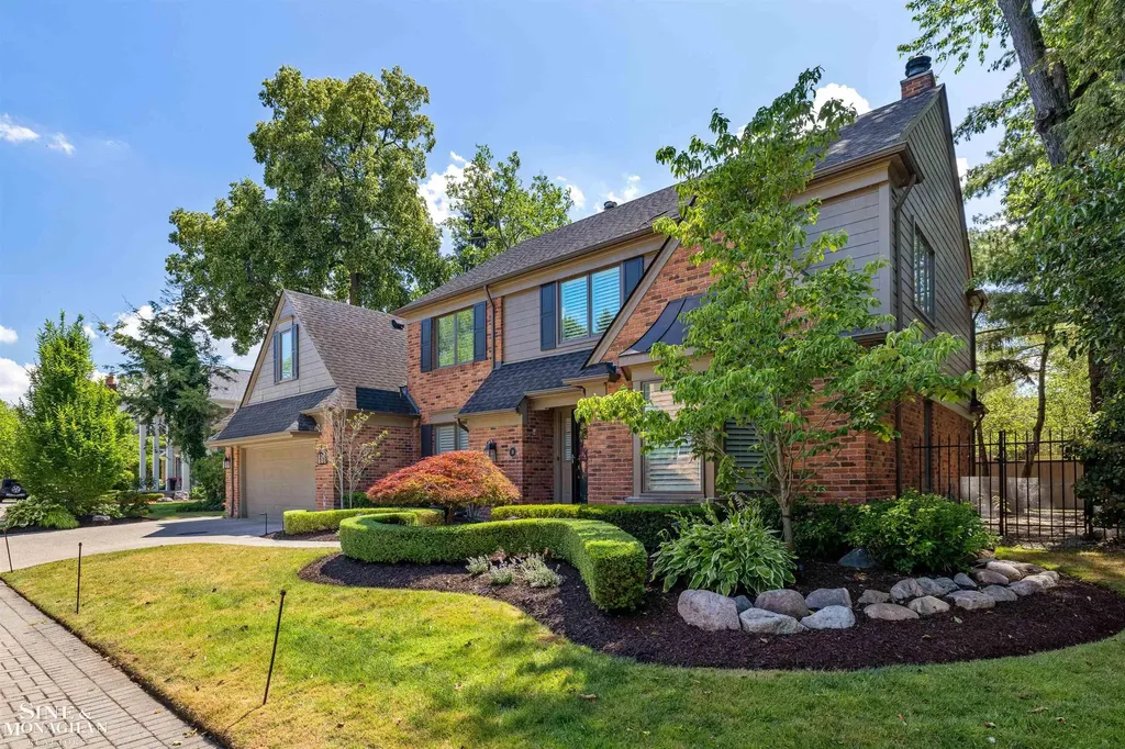 11 Sycamore Lane Grosse Pointe City MI 48230