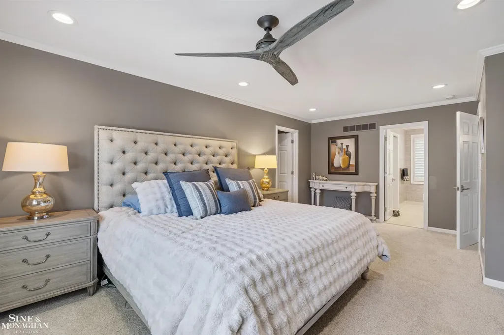 11 Sycamore Lane Grosse Pointe City MI 48230