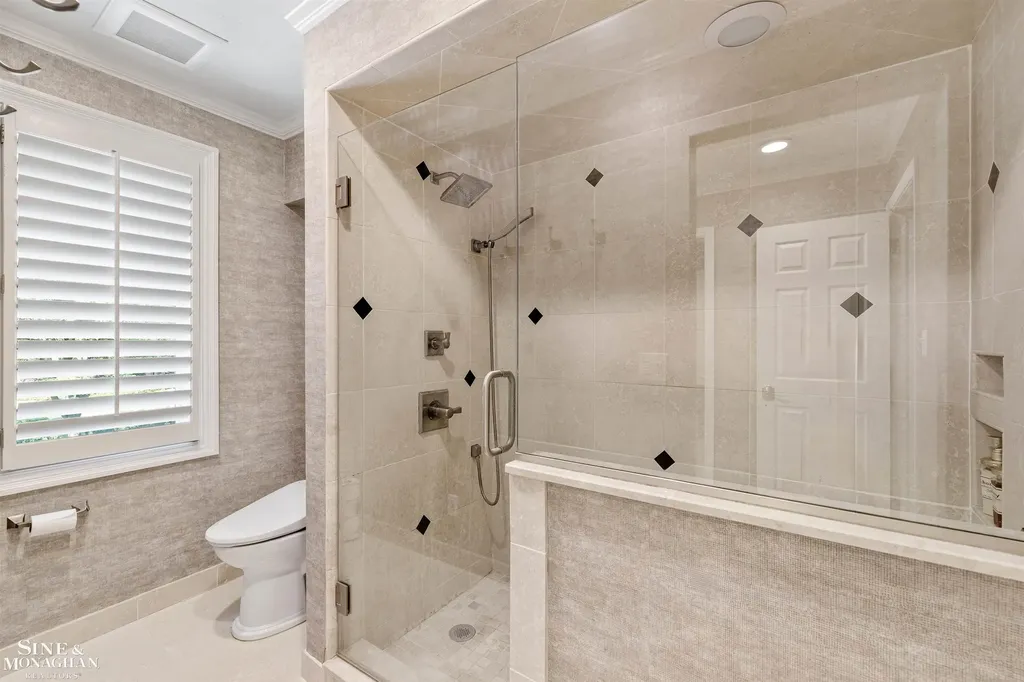 11 Sycamore Lane Grosse Pointe City MI 48230