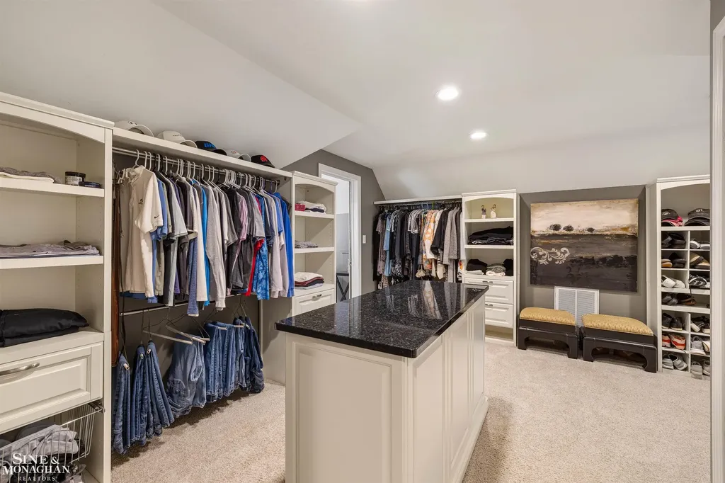 11 Sycamore Lane Grosse Pointe City MI 48230