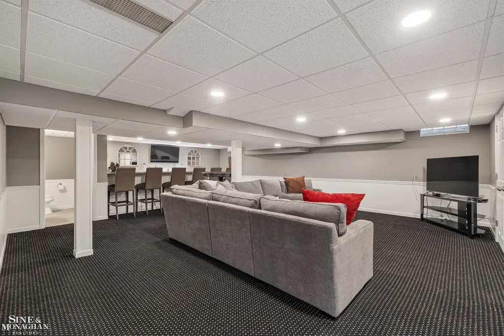 11 Sycamore Lane Grosse Pointe City MI 48230