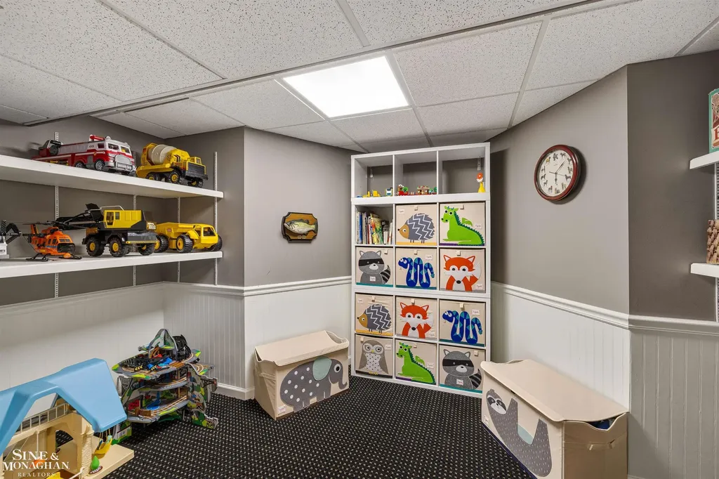 11 Sycamore Lane Grosse Pointe City MI 48230