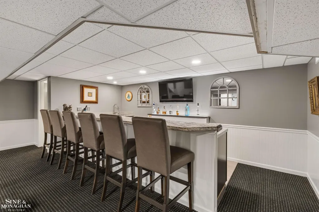 11 Sycamore Lane Grosse Pointe City MI 48230
