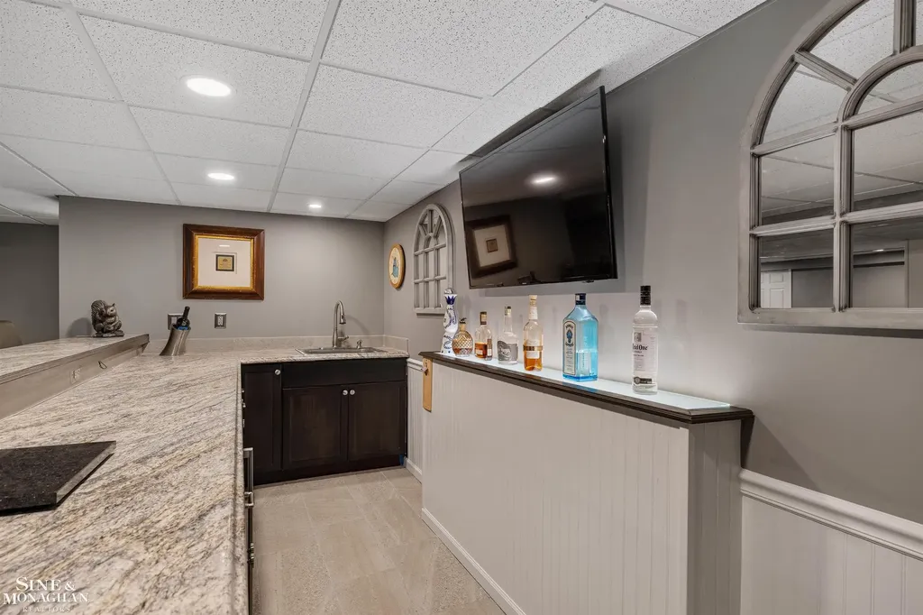 11 Sycamore Lane Grosse Pointe City MI 48230