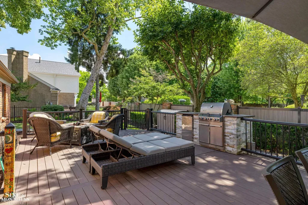 11 Sycamore Lane Grosse Pointe City MI 48230