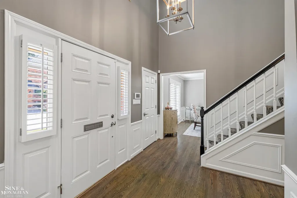 11 Sycamore Lane Grosse Pointe City MI 48230